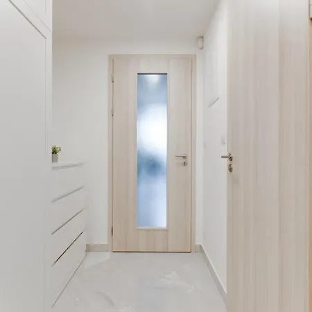 Brand-New, Equipped Studio Near The Metro Prague Exterior photo
